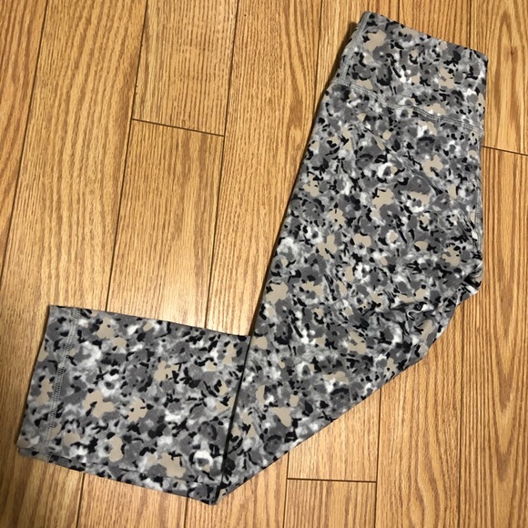 Lululemon Crops - Picture 4 of 10